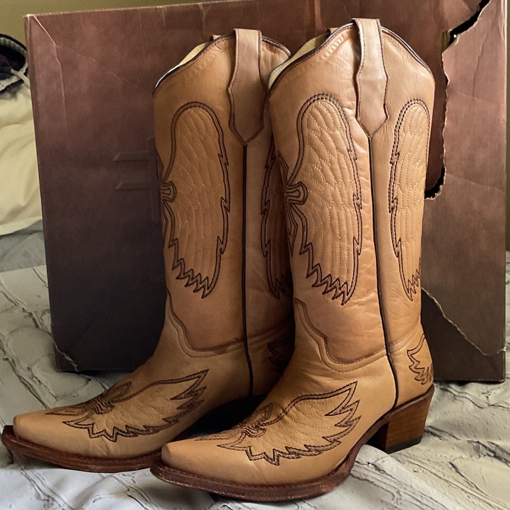 NW Box Size 7 but fit like a 6.5 - Circle G Light Brown Cowboy Boots. Beautiful - Picture 4 of 9